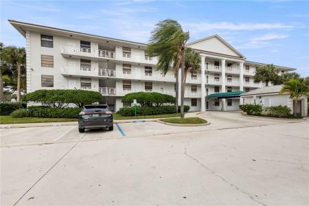 3635 Whitehall Dr 401, West Palm Beach, Florida 33401, USA