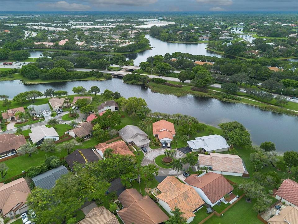 2330 Dover, Weston, Florida 33326, Amerika Birleşik Devletleri