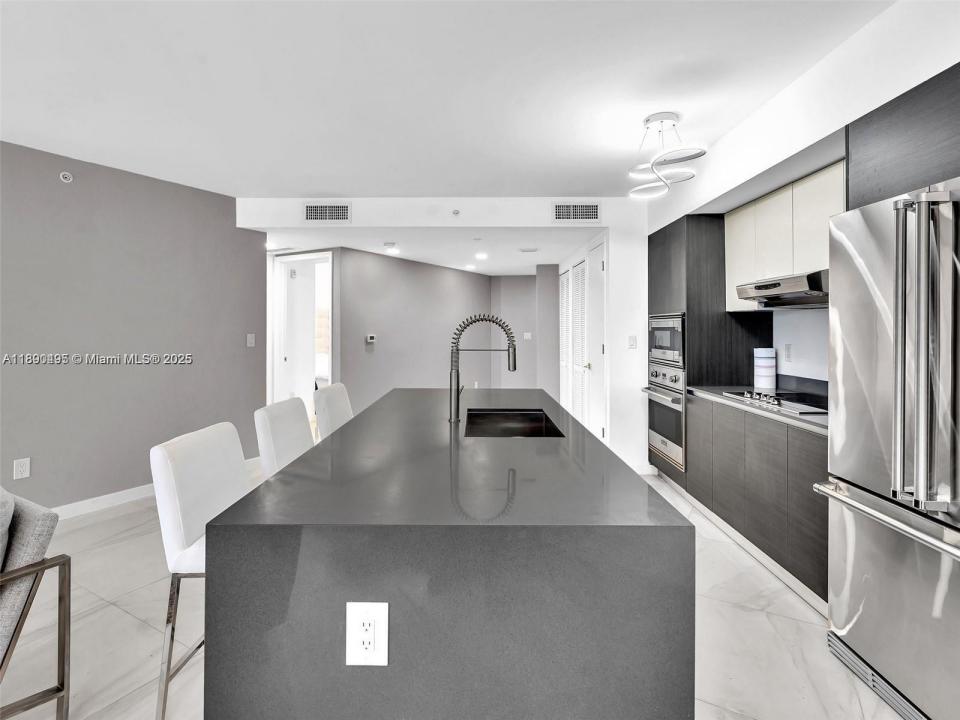 9821 E Bay Harbor Dr 302, Bay Harbor Islands, Florida 33154