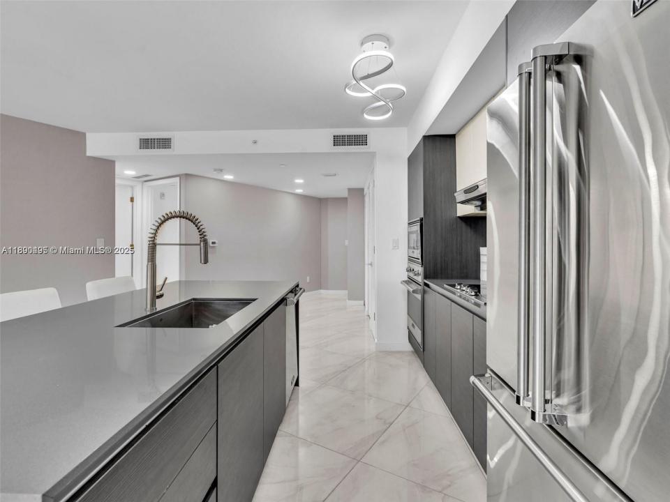 9821 E Bay Harbor Dr 302, Bay Harbor Islands, Florida 33154