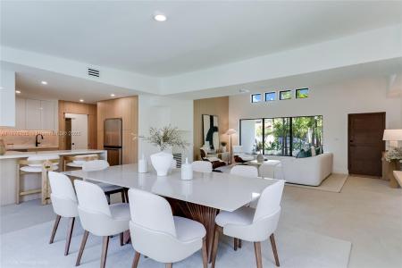 1120 NE 86th St, Miami, Florida 33138, USA