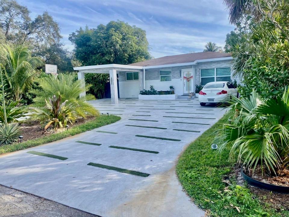 390 NE 165th St, Miami, Floryda 33162, USA