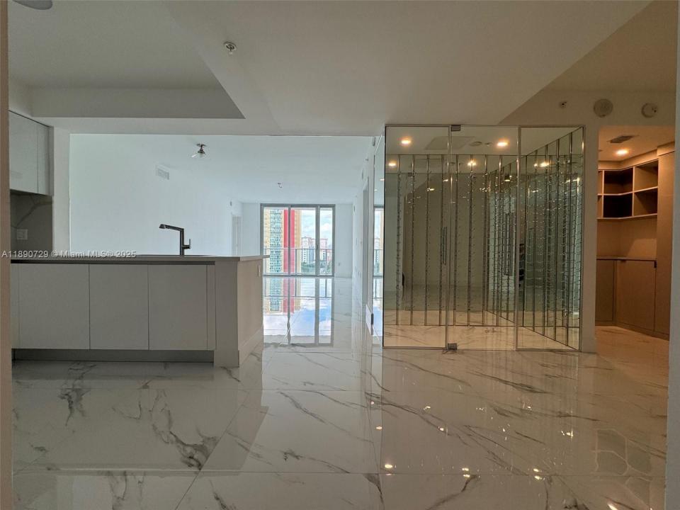 330 Sunny Isles Blvd 5-1003, Sunny Isles Beach, Florida 33160, HOA KỲ
