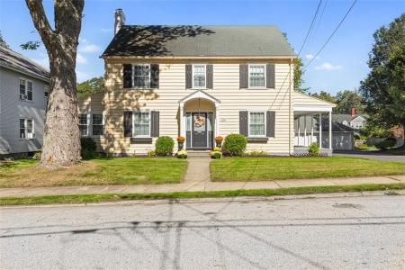124 Meadow Road, Woonsocket, Rhode Island 02895, États-Unis