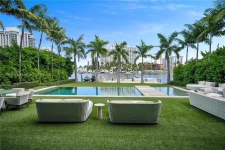 5501 Pine Tree Dr, Miami Beach, Florida 33140, USA