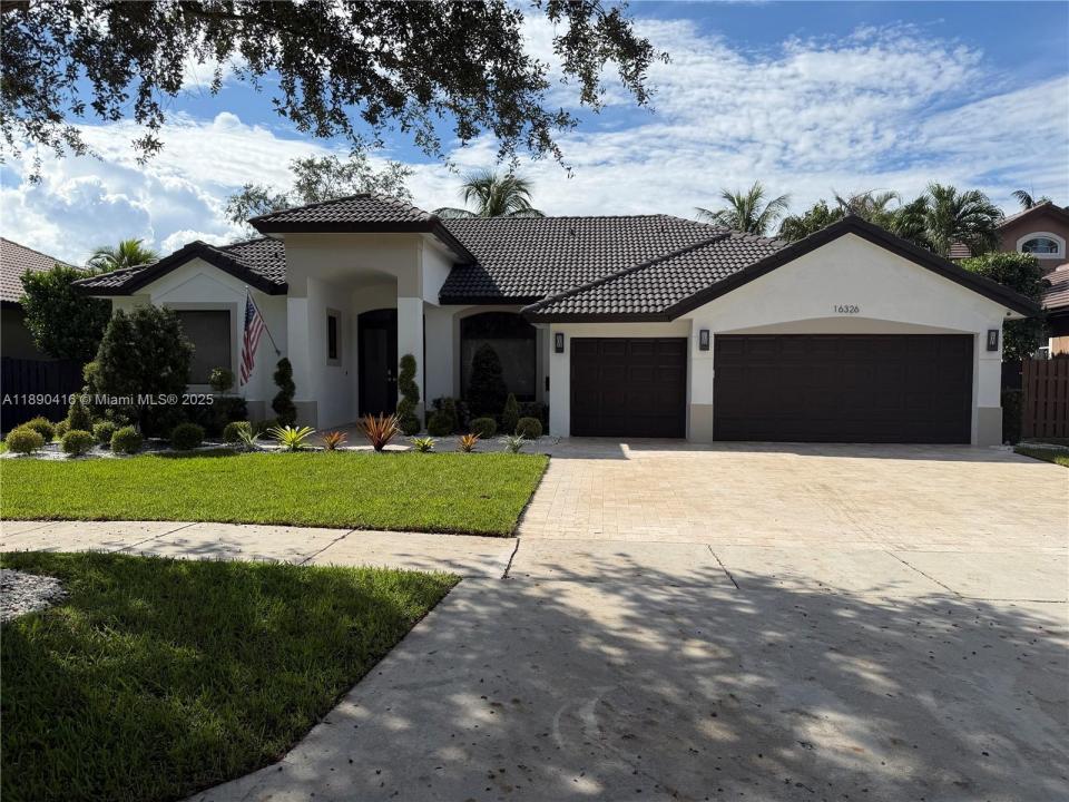 16326 N Mariposa Cir N, Pembroke Pines, Florida 33331