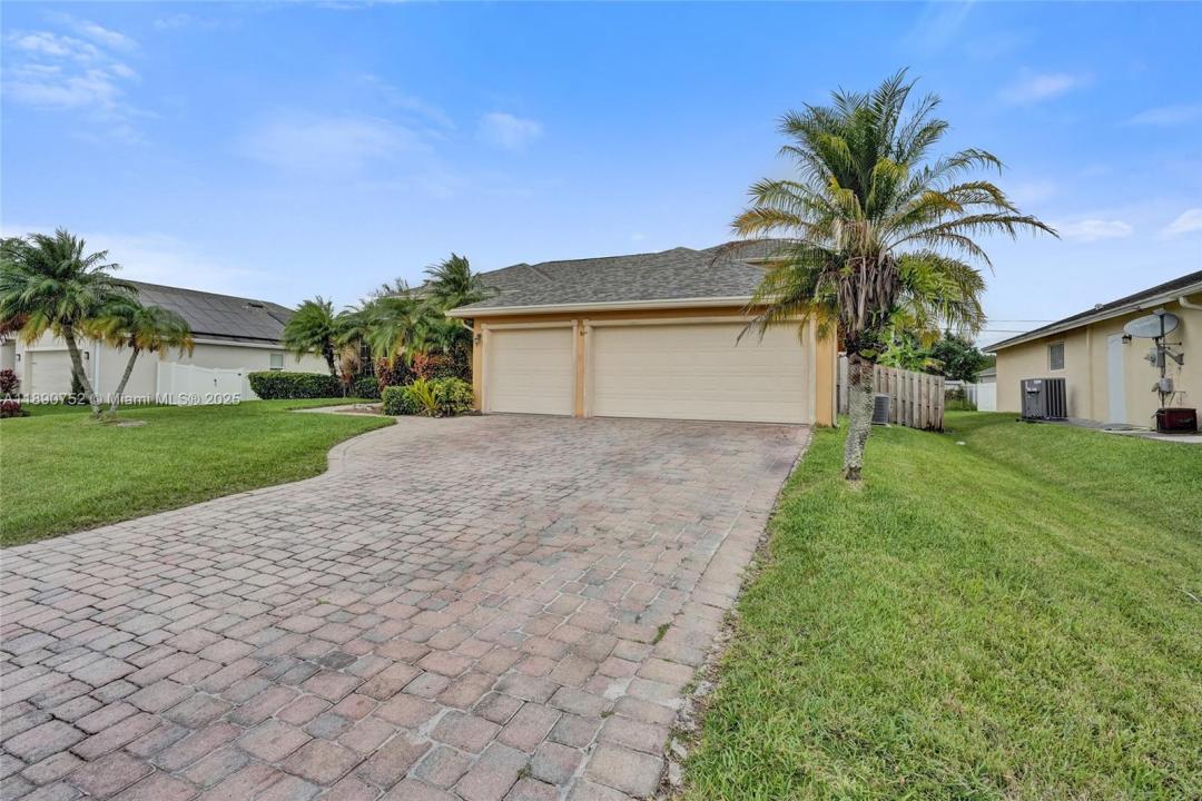 1425 SW Oriole Ln, Port St. Lucie, Florida 34953