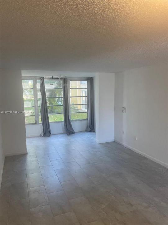 8500 Sunrise Lakes Blvd 106, Sunrise, Floride 33322, États-Unis