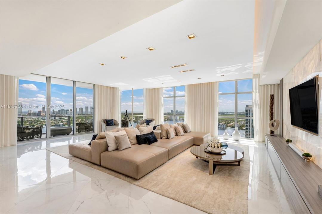 17301 Biscayne Blvd PH-7, North Miami Beach, Флорида 33160, Соединенные Штаты