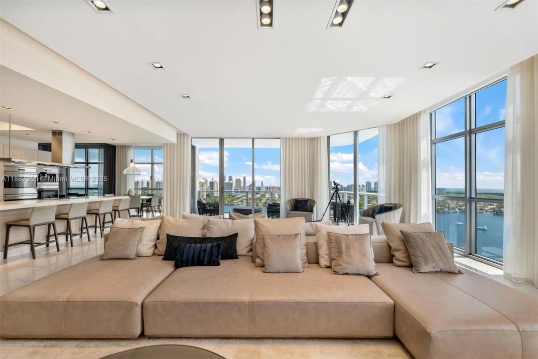 17301 Biscayne Blvd PH-7, North Miami Beach, Флорида 33160, Соединенные Штаты