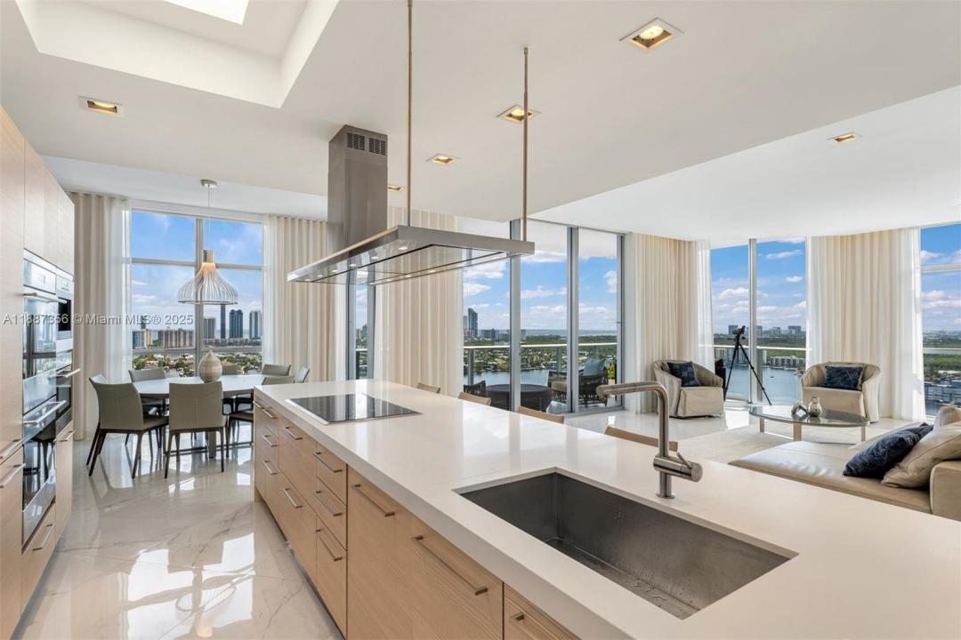 17301 Biscayne Blvd PH-7, North Miami Beach, Флорида 33160, Соединенные Штаты