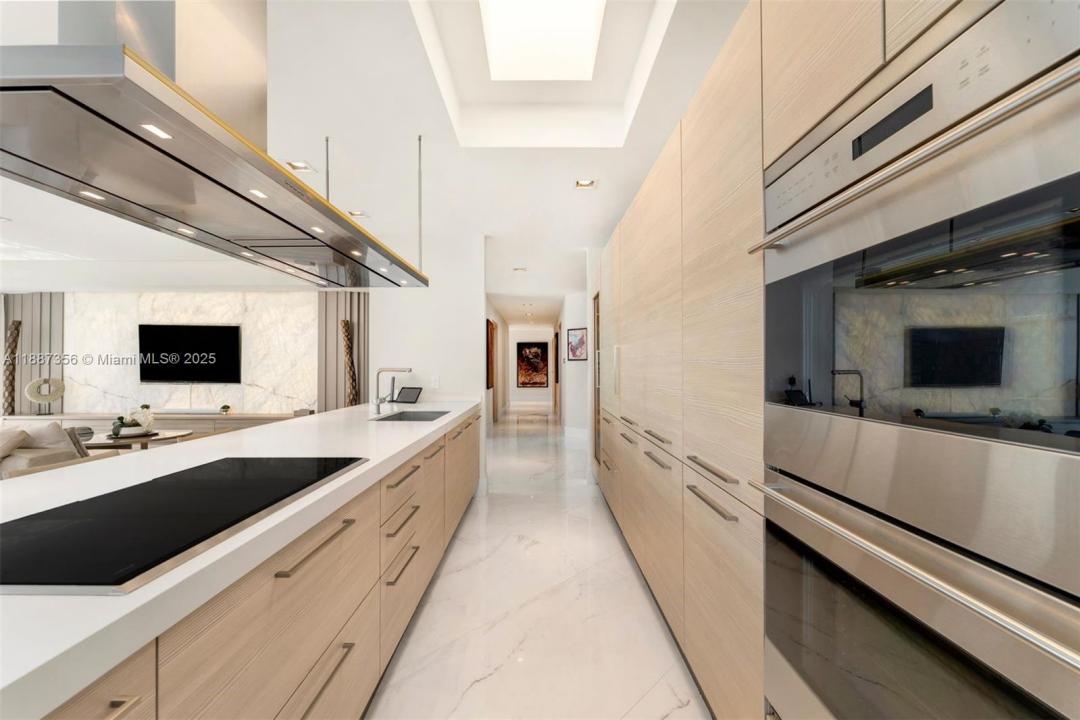17301 Biscayne Blvd PH-7, North Miami Beach, Флорида 33160, Соединенные Штаты