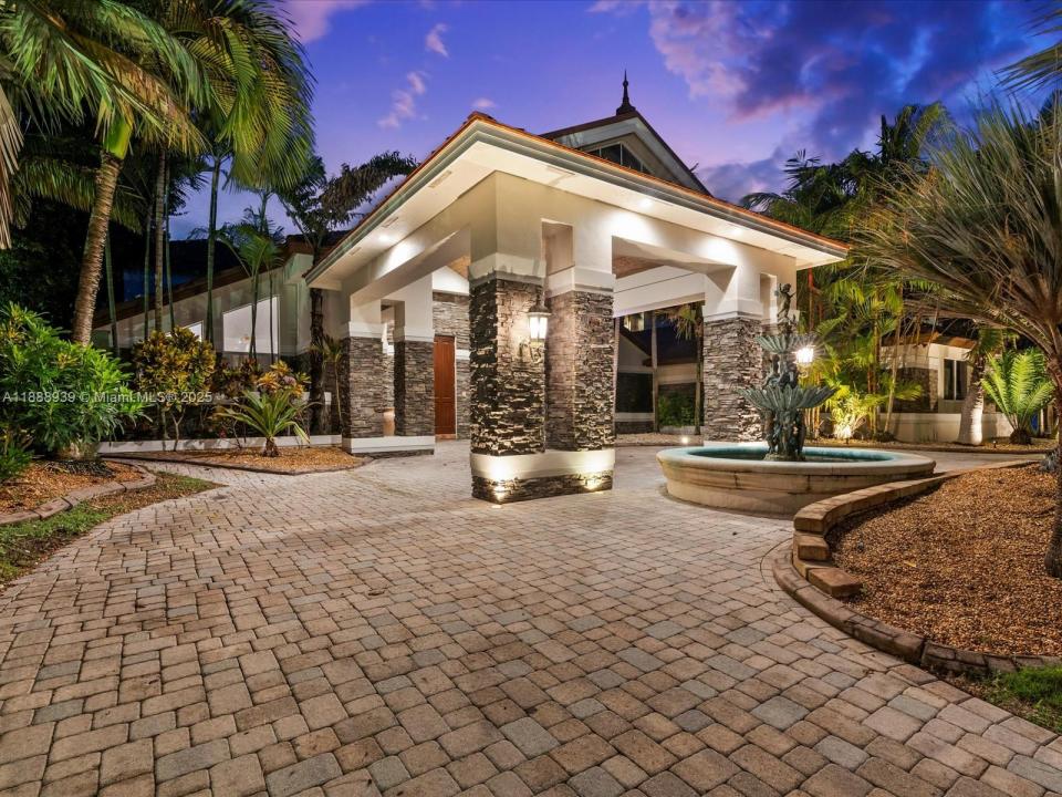 2941 Paddock Ln, Weston, Florida 33331