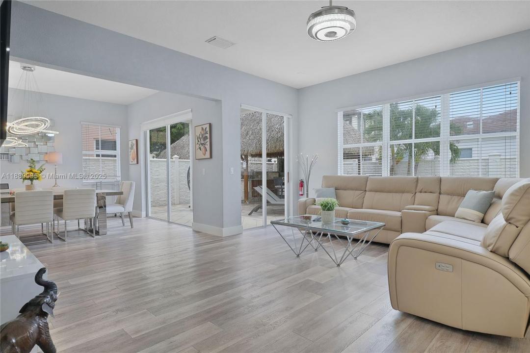 17933 NW 87th Pl, Hialeah, Floride 33018, États-Unis