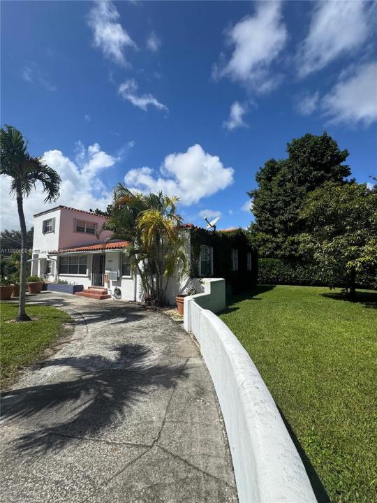 1105 NE 119th St B, Biscayne Park, Florida 33161
