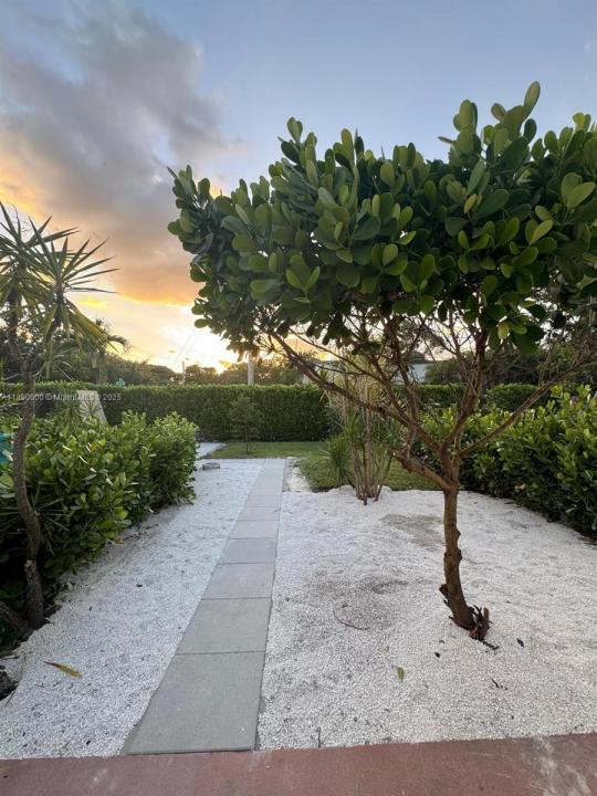 1105 NE 119th St B, Biscayne Park, Florida 33161
