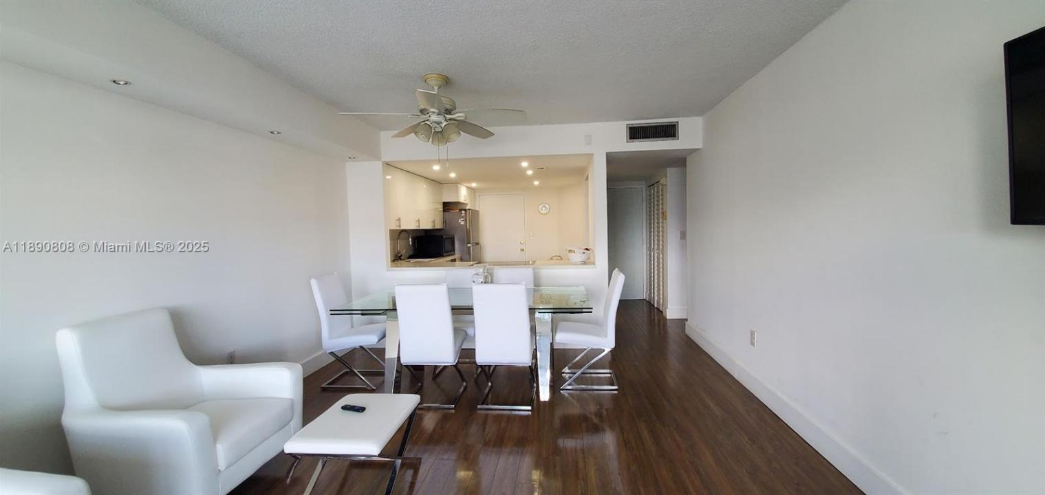 1351 NE Miami Gardens Dr 202E, Miami, Florida 33179, Estados Unidos