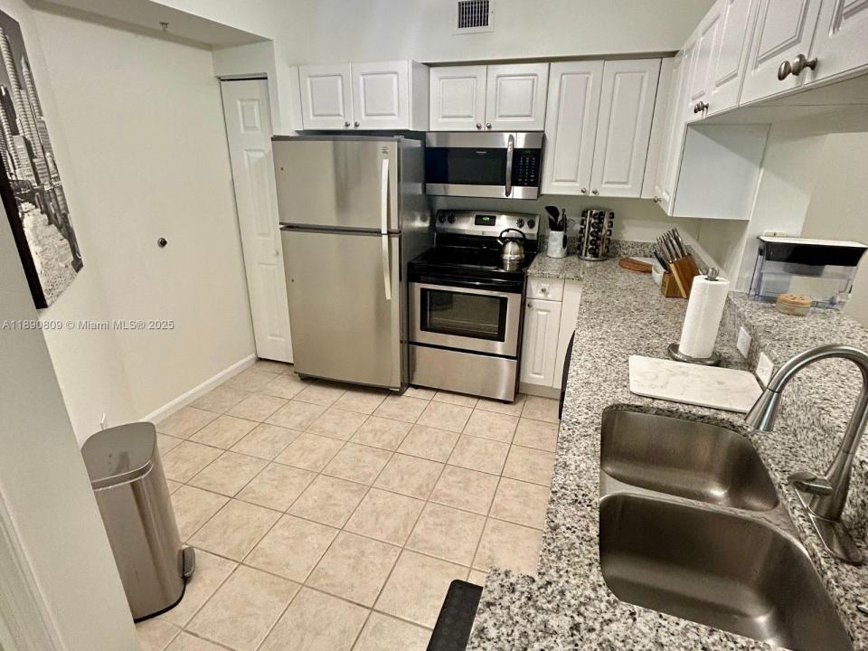 17150 N Bay Rd 2321, Sunny Isles Beach, Florida 33160