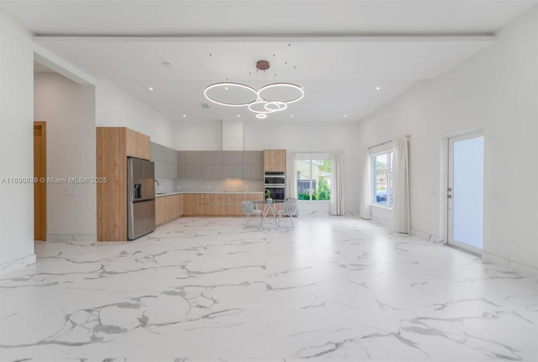 635 SW 9th St, Hallandale Beach, 佛罗里达州 33009, 美国