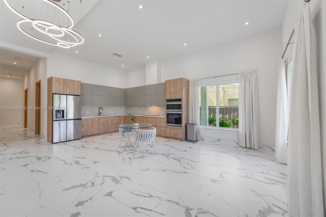 635 SW 9th St, Hallandale Beach, 佛罗里达州 33009, 美国