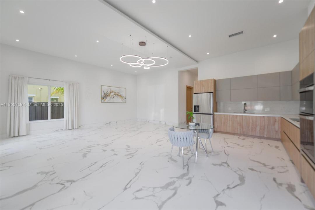 635 SW 9th St, Hallandale Beach, 佛罗里达州 33009, 美国