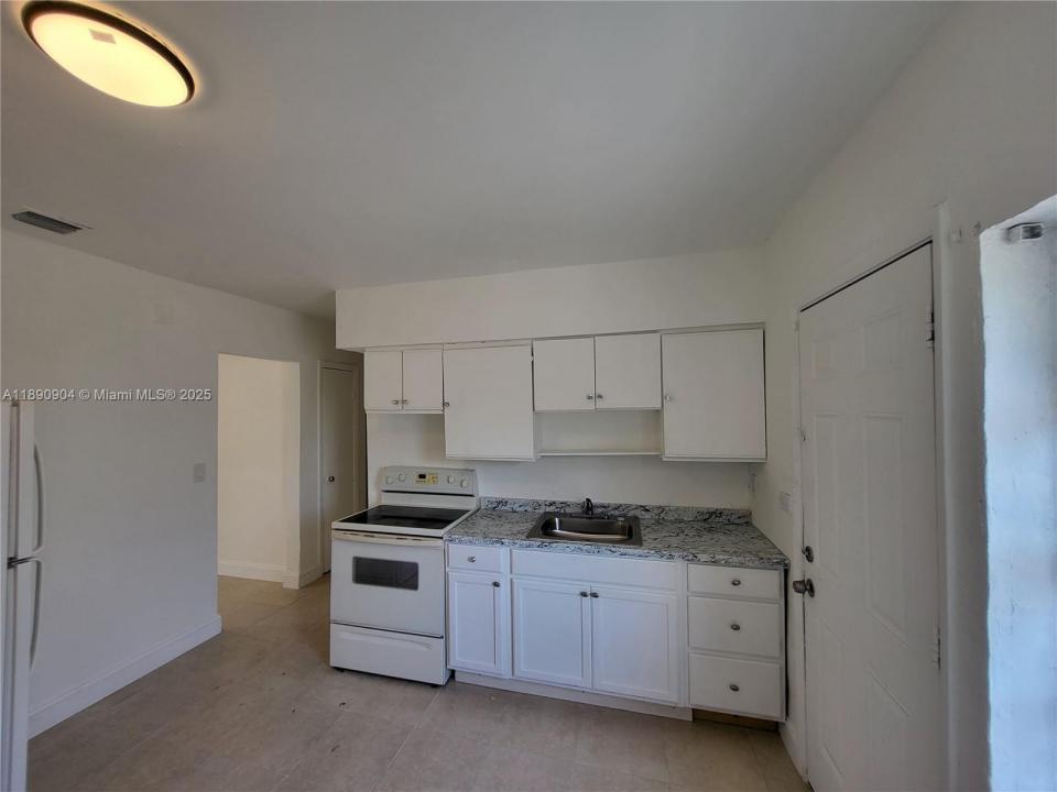 640 NW 77th St, Miami, Florida 33150