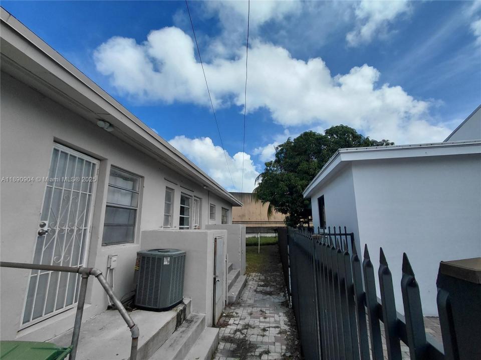 640 NW 77th St, Miami, Florida 33150