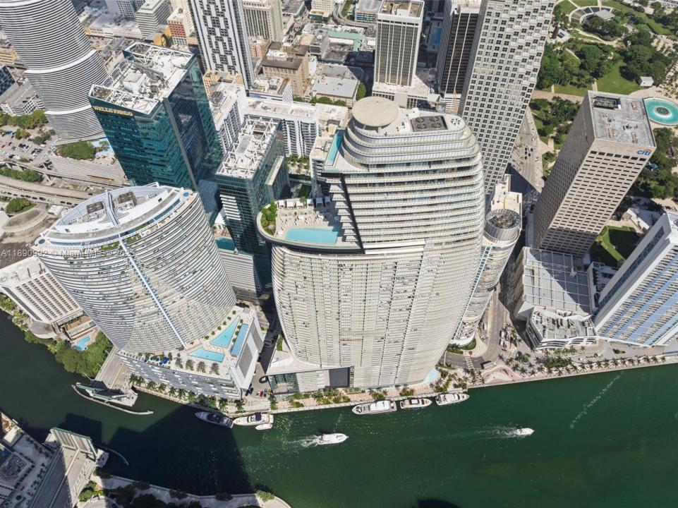 300 Biscayne Boulevard Way 5207W, Miami, Флорида 33131, Соединенные Штаты