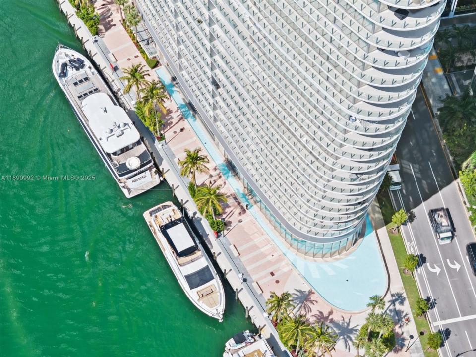 300 Biscayne Boulevard Way 5207W, Miami, Флорида 33131, Соединенные Штаты