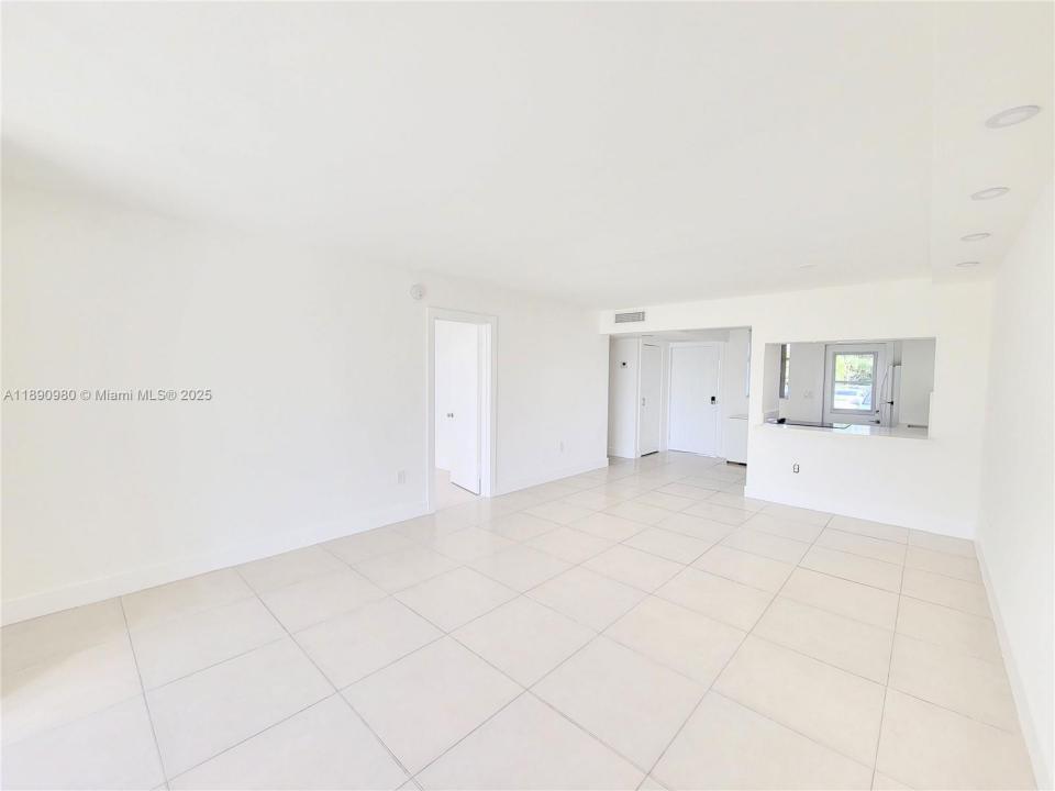 3010 Marcos Dr R110, Aventura, פלורידה 33160, ארצות הברית של אמריקה 