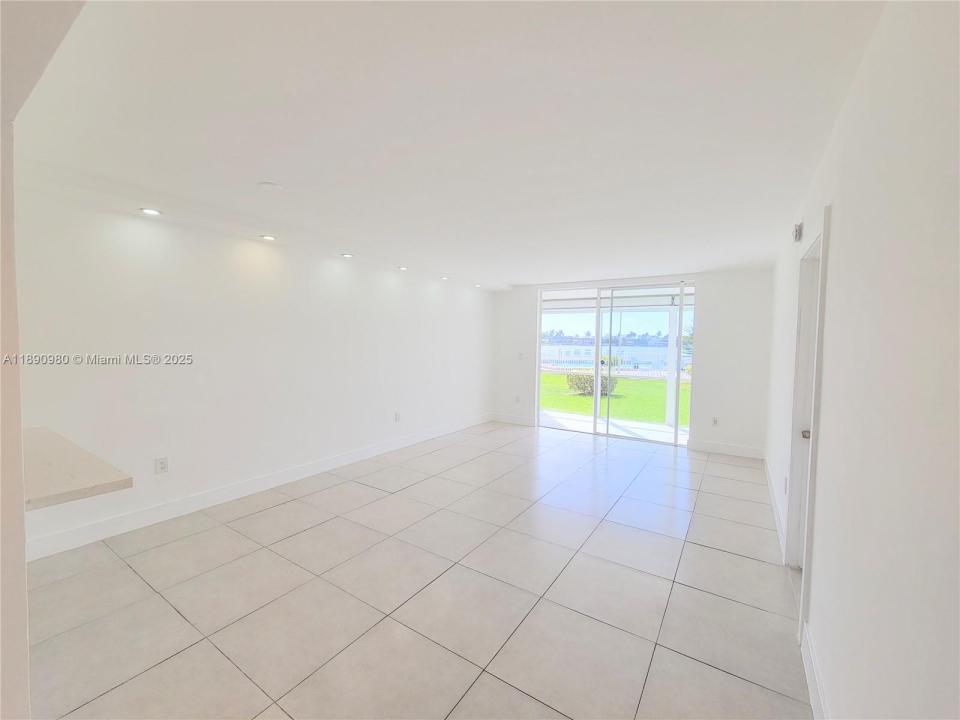 3010 Marcos Dr R110, Aventura, פלורידה 33160, ארצות הברית של אמריקה 