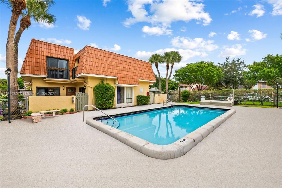 4242 NW 114th Ter 42, Coral Springs, Florida 33065