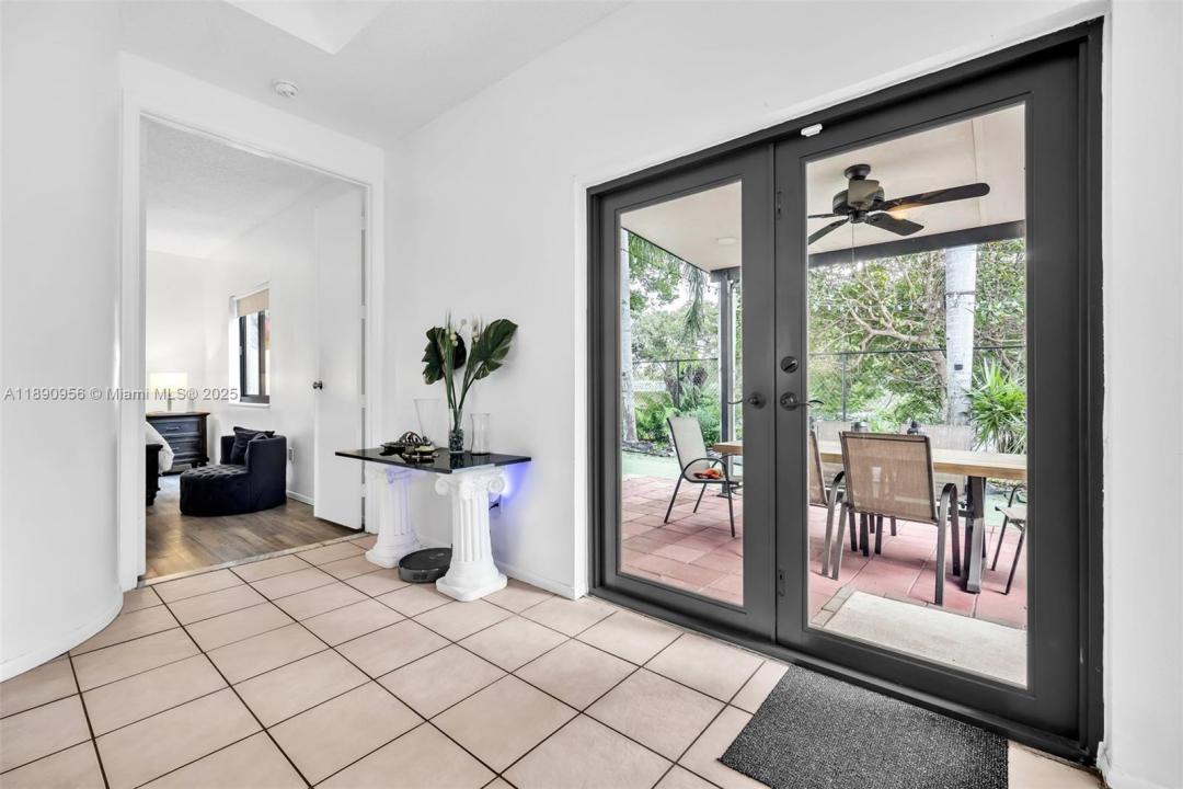 8330 SW 12th St, Pembroke Pines, Flórida 33025, Estados Unidos