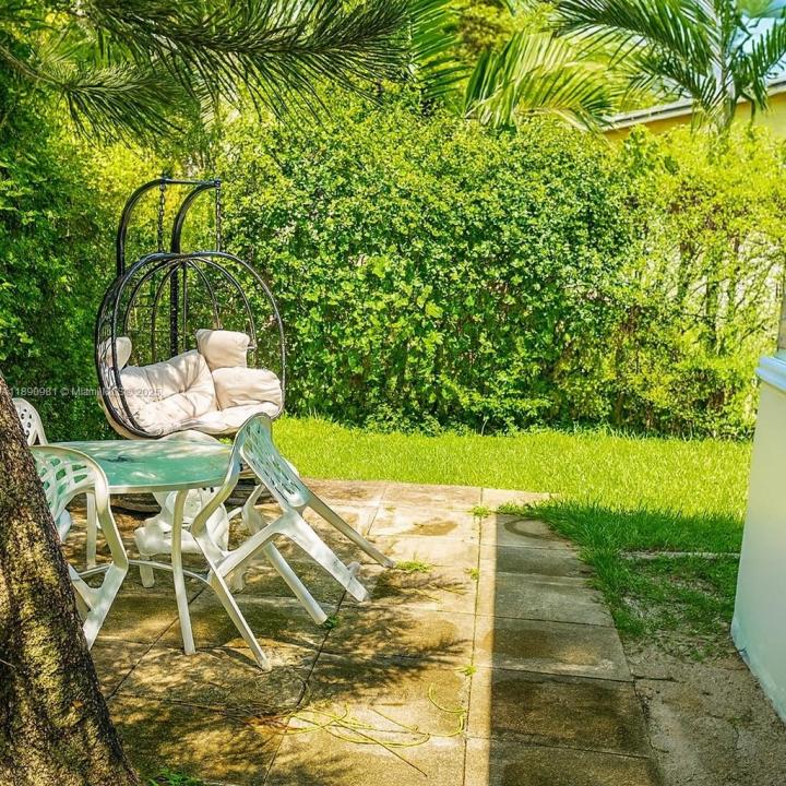 504 SW 10th St 2, Hallandale Beach, Floride 33009, États-Unis