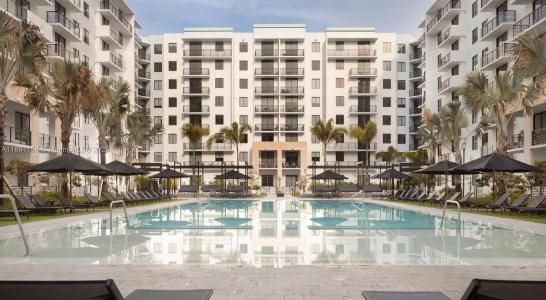 11200 Biscayne Blvd A1, Miami, Florida 33181, USA