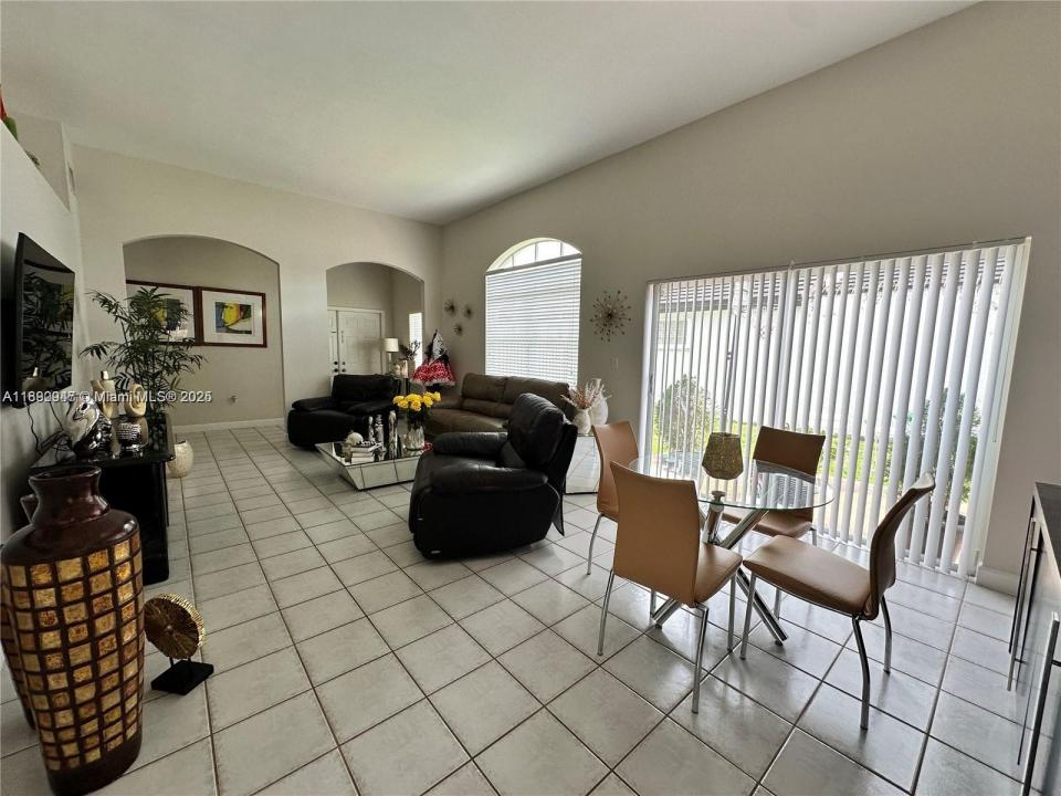 12972 NW 10th St, Miami, Florida 33182, USA