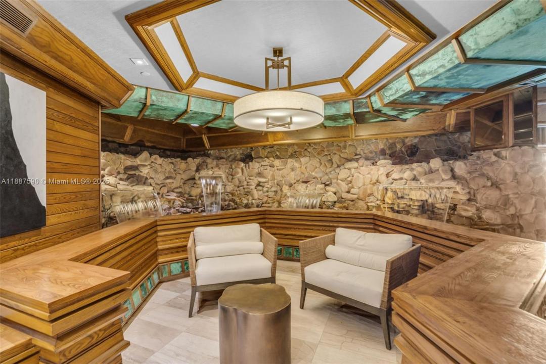 1000 Quayside Ter 505, Miami, Florida 33138, Amerika Birleşik Devletleri