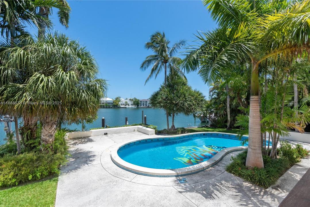 621 N Mashta Drive, Key Biscayne, Florida 33149, Estados Unidos