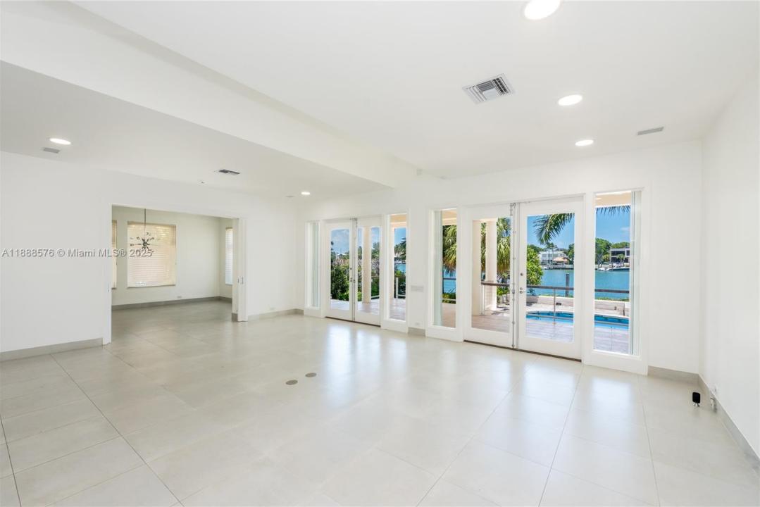621 N Mashta Drive, Key Biscayne, Florida 33149, Estados Unidos