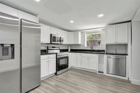 2701 NW 18th Ter, Oakland Park, Florida 33311, USA