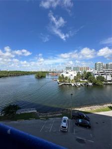 400 Kings Point Dr 614, Sunny Isles Beach, Florida 33160, USA