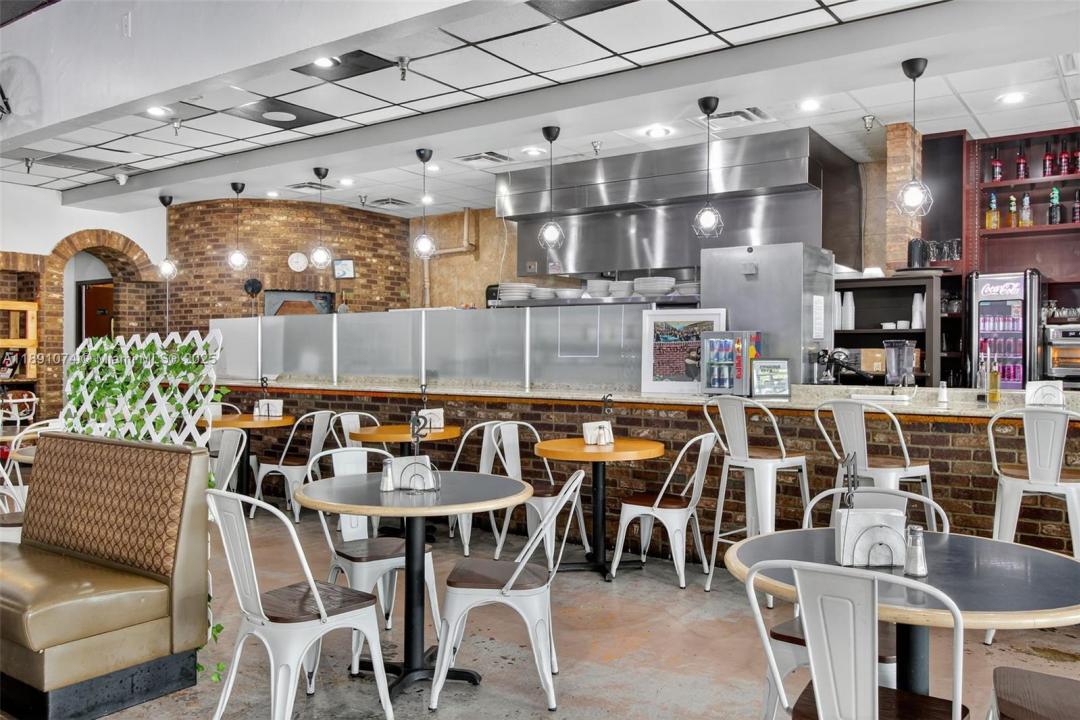 Restaurant and Bar For Sale in Coral Springs, Coral Springs, Florida 33071