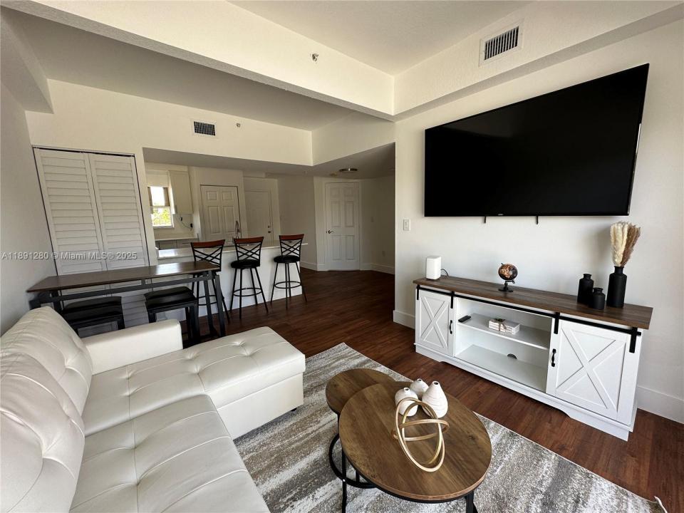 1638 SW 3rd St 303, Miami, Florida 33135, HOA KỲ