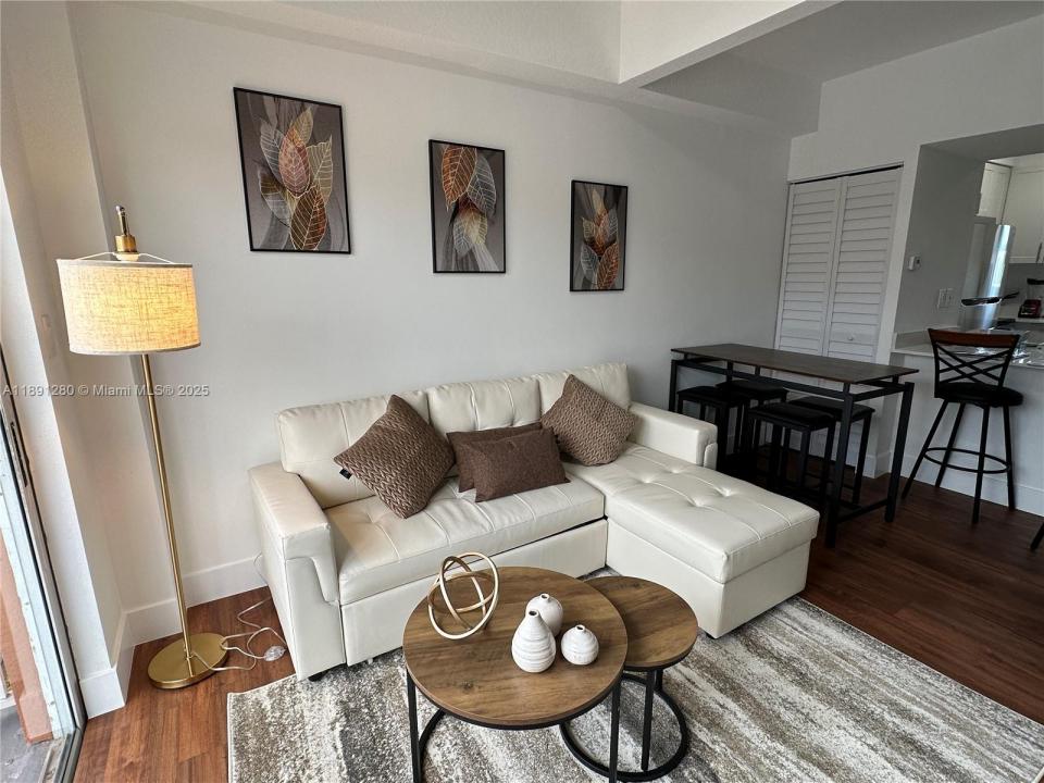 1638 SW 3rd St 303, Miami, Florida 33135, HOA KỲ