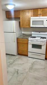 18111 NW 68th Ave H210, Hialeah, Florida 33015, USA