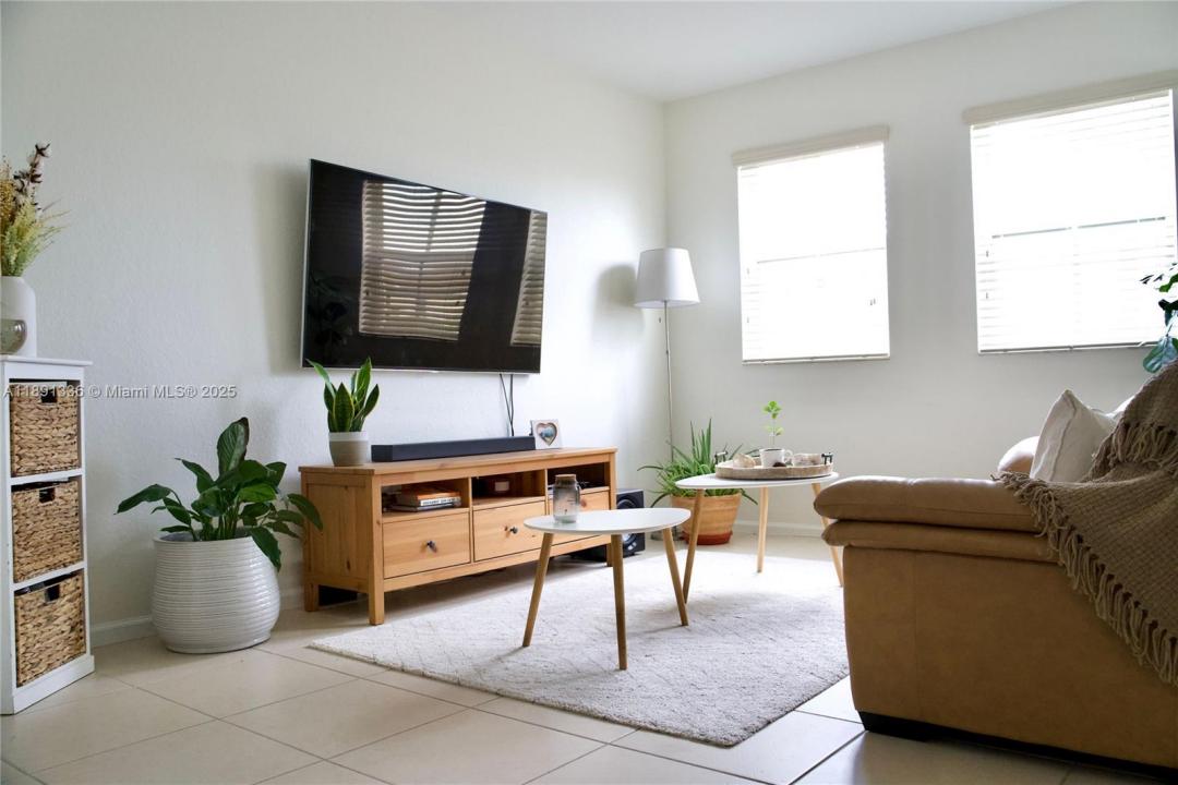 8760 NW 97th Ave 212, Doral, Flórida 33178, Estados Unidos