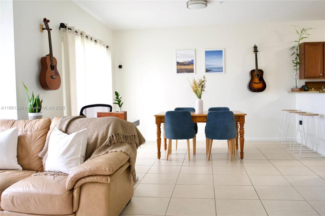 8760 NW 97th Ave 212, Doral, Flórida 33178, Estados Unidos