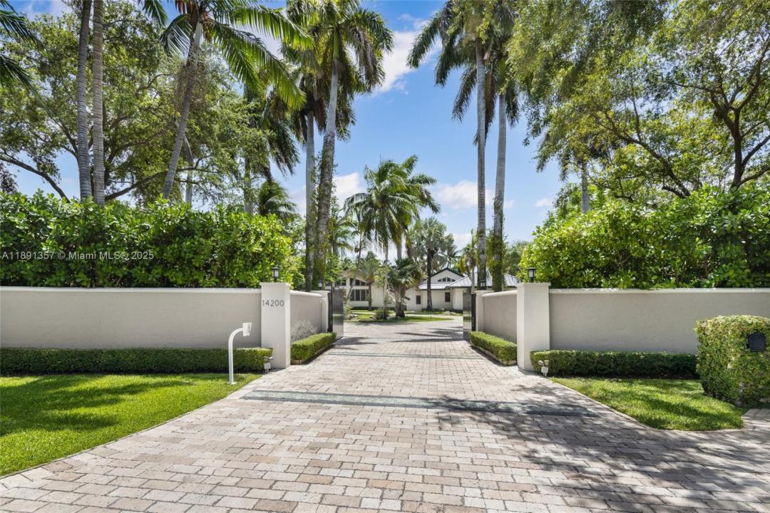 14200 Farmer Rd, Palmetto Bay, Florida 33158