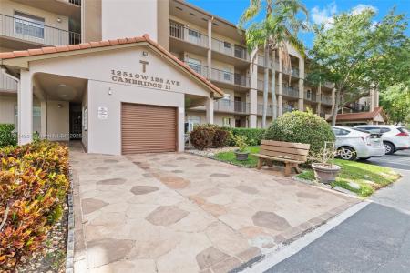 1251 SW 125th Ave 211T, Pembroke Pines, Florida 33027, USA