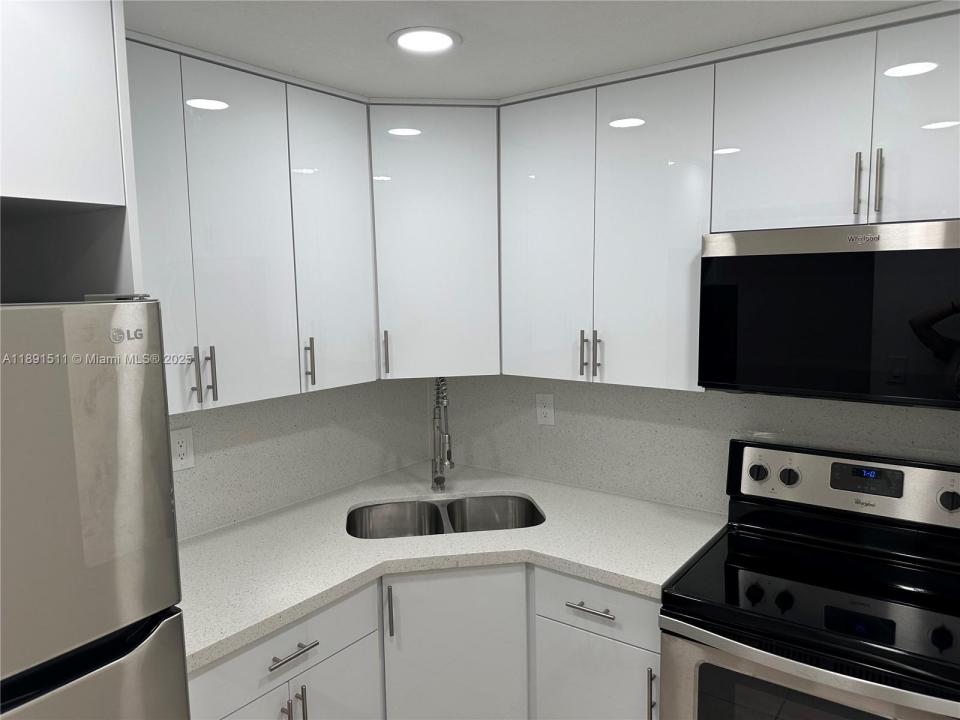 606 W 81st St 331, Hialeah, פלורידה 33014, ארצות הברית של אמריקה 